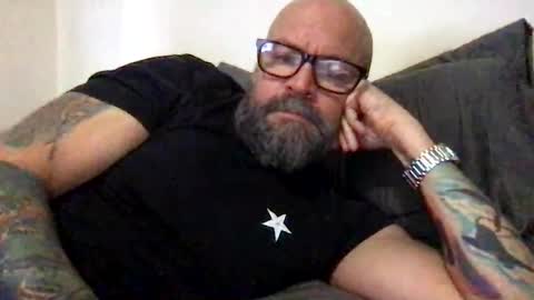 Snapshot of pleasesitonmycock chatting on January 30, 3:40 pm PleaseSitOnMyCock online show from January 30, 3:40 pm