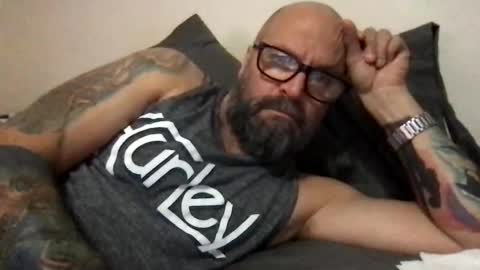 Snapshot of pleasesitonmycock chatting on January 28, 5:43 am PleaseSitOnMyCock online show from January 28, 5:43 am