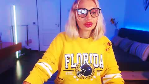 Victoria online show from December 15, 7:53 pm