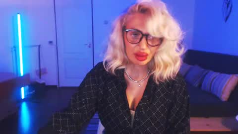 Victoria online show from December 20, 11:26 pm