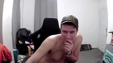 plkrisztian online show from April 28, 9:19 pm