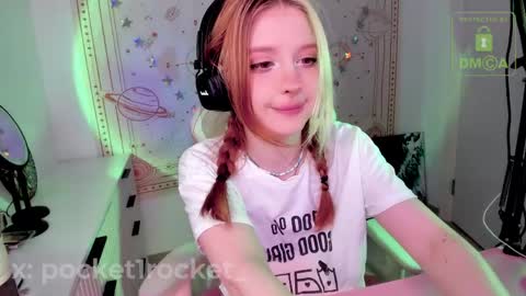 pocketrocket_ online show from May 2, 12:05 am
