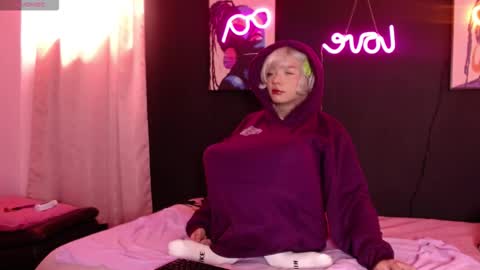  Luna  online show from November 7, 5:15 pm