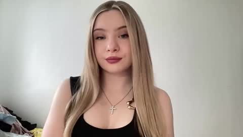 polishangel222 online show from April 26, 2:26 pm