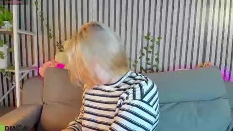 Polly online show from August 3, 1:07 am
