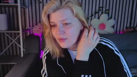 Polly online show from July 3, 1:32 am