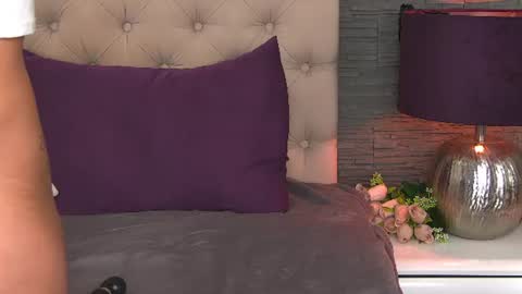 polly_curiouss online show from June 29, 7:46 pm