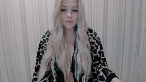 Polly online show from October 9, 7:30 pm