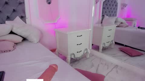 Snapshot of pollygrey_ chatting on February 16, 1:36 am Carolina online show from February 16, 1:36 am