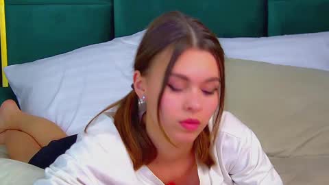 Snapshot of pollylanders chatting on March 11, 4:41 am Polly online show from March 11, 4:41 am