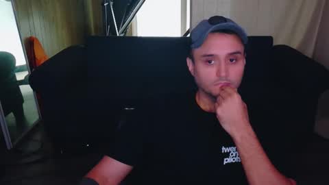 poo_c_licker213 online show from October 13, 3:03 pm