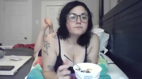 Snapshot of poppy_stax chatting on October 22, 1:53 am Poppy Stax online show from October 22, 1:53 am