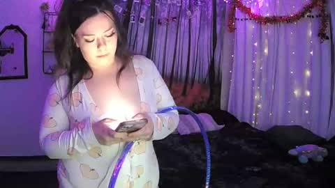 Snapshot of posionedxpeach chatting on February 22, 9:56 am posionedxpeach online show from February 22, 9:56 am