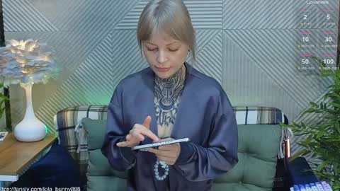 Lola online show from May 1, 4:50 am