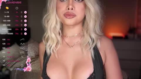 Snapshot of precious_amber69 chatting on October 28, 1:17 am Oh my Amber online show from October 28, 1:17 am