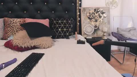 Ailyn online show from June 29, 10:15 am