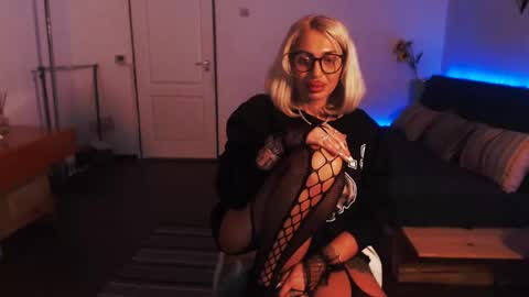 Victoria online show from December 14, 11:34 pm