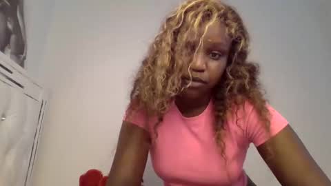 pretty_curvy99 online show from March 27, 8:20 am