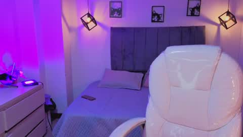 pretty online show from June 17, 5:01 am