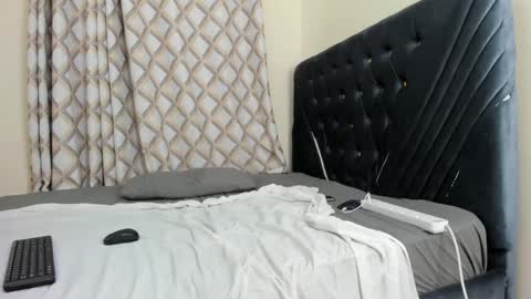 pretty_peshy online show from April 23, 4:31 am