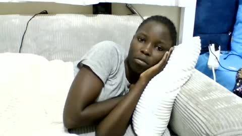 pretty_petite_ebony online show from July 1, 1:14 am