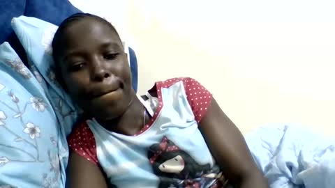 pretty_petite_ebony online show from August 4, 2:18 am