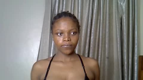 Snapshot of prettybabe02 chatting on October 8, 12:40 am SaraCattra online show from October 8, 12:40 am