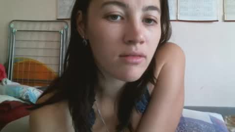 Snapshot of prettybella_7 chatting on October 8, 11:27 am Bella online show from October 8, 11:27 am