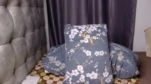 Prettiesexxy online show from June 25, 12:21 pm