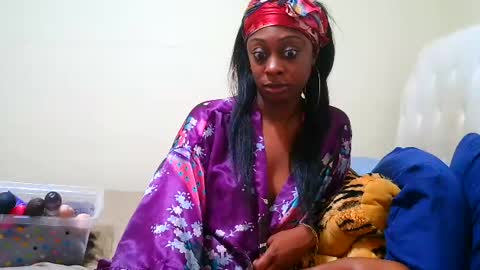 prettylondond online show from August 8, 9:41 am