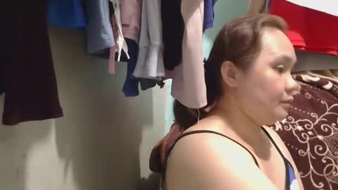 Snapshot of prettynhing chatting on February 26, 12:49 pm Nhing online show from February 26, 12:49 pm