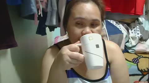 Snapshot of prettynhing chatting on February 25, 2:37 pm Nhing online show from February 25, 2:37 pm