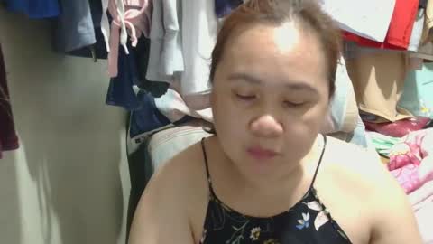 Snapshot of prettynhing chatting on March 2, 2:30 am Nhing online show from March 2, 2:30 am
