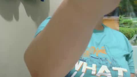 Snapshot of prettynhing chatting on October 6, 2:02 pm Nhing online show from October 6, 2:02 pm