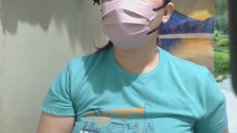 Snapshot of prettynhing chatting on October 7, 2:13 pm Nhing online show from October 7, 2:13 pm