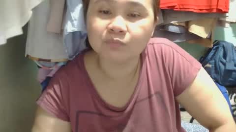Snapshot of prettynhing chatting on February 23, 9:44 am Nhing online show from February 23, 9:44 am