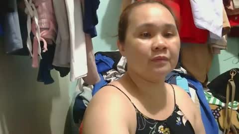 Snapshot of prettynhing chatting on March 2, 11:07 am Nhing online show from March 2, 11:07 am