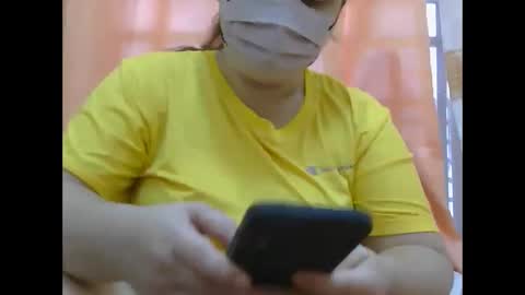 Snapshot of prettynhing chatting on October 5, 7:06 am Nhing online show from October 5, 7:06 am