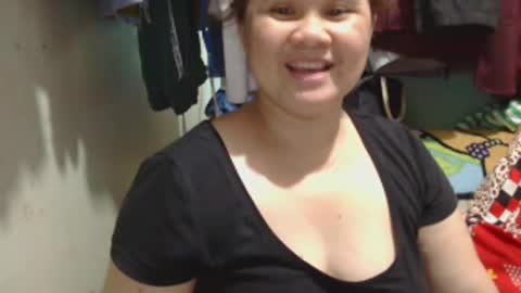 Snapshot of prettynhing chatting on February 15, 10:22 am Nhing online show from February 15, 10:22 am