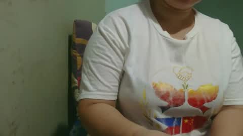 Snapshot of prettynhing chatting on September 25, 12:45 pm Nhing online show from September 25, 12:45 pm
