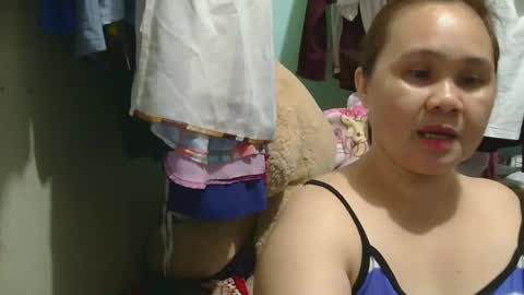 Snapshot of prettynhing chatting on February 16, 1:49 pm Nhing online show from February 16, 1:49 pm