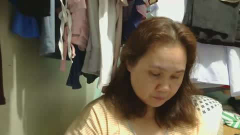 Snapshot of prettynhing chatting on March 2, 2:43 pm Nhing online show from March 2, 2:43 pm
