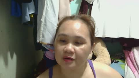 Snapshot of prettynhing chatting on February 17, 1:00 pm Nhing online show from February 17, 1:00 pm