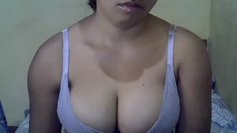 prettyy01 online show from August 3, 9:04 am