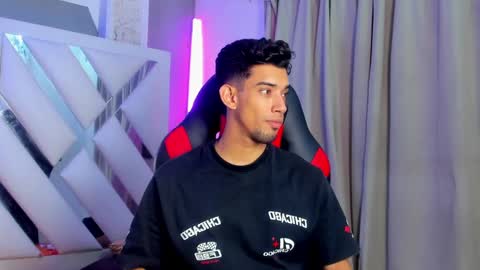 prince_arthur77 online show from November 21, 4:16 pm