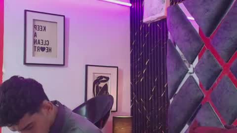 prince_arthur77 online show from July 7, 1:59 pm