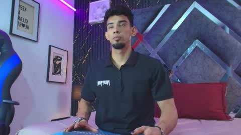 prince_arthur77 online show from July 9, 2:10 pm