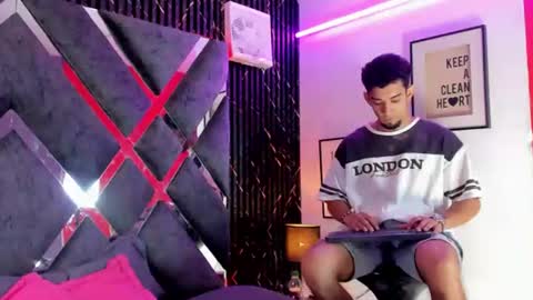 prince_arthur77 online show from June 19, 2:01 pm