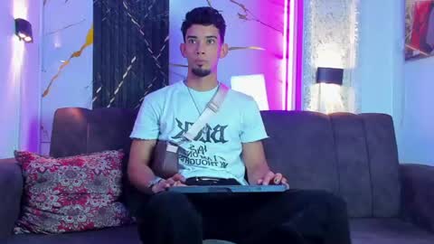 prince_arthur77 online show from July 5, 4:03 pm