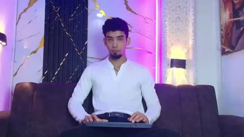 prince_arthur77 online show from July 24, 1:52 pm